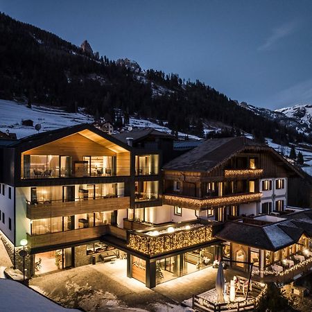 Hotel Ladinia Dolomites View Pozza di Fassa Exterior photo