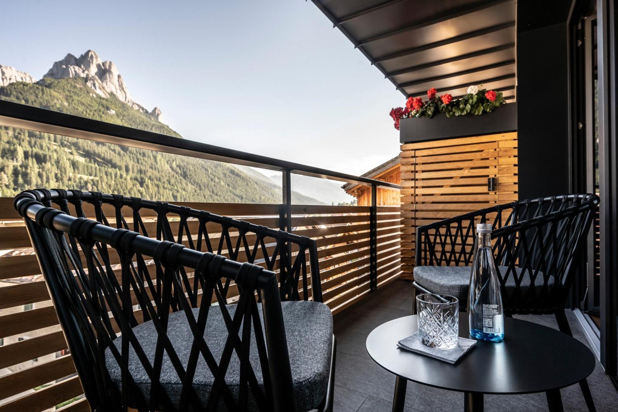 Hotel Ladinia Dolomites View Pozza di Fassa Exterior photo