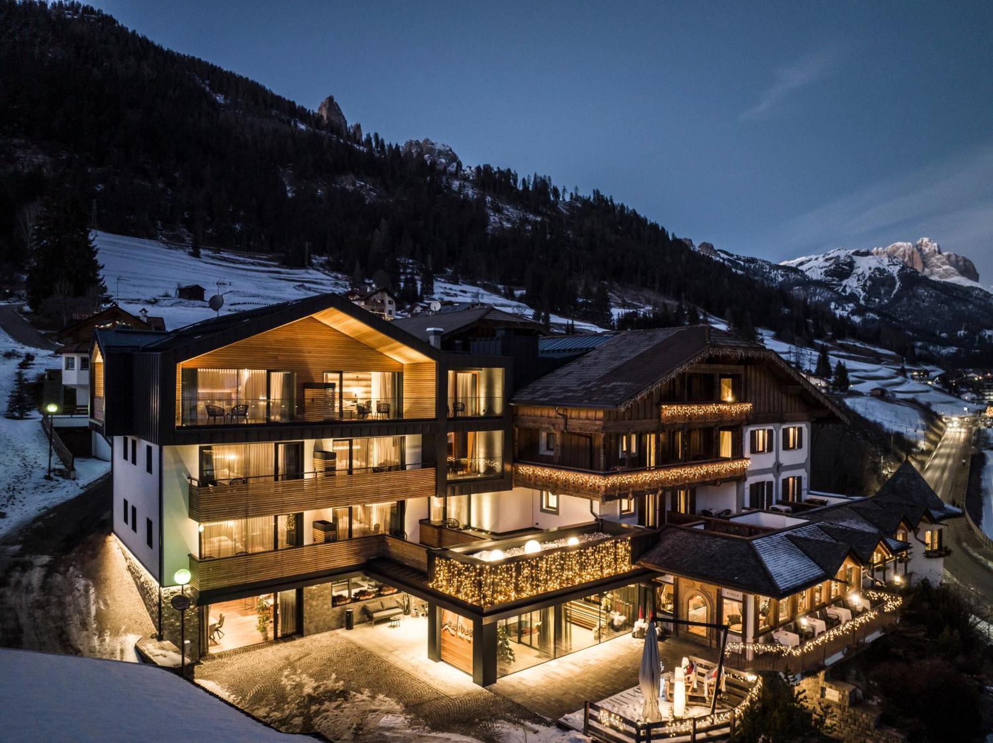 Hotel Ladinia Dolomites View Pozza di Fassa Exterior photo