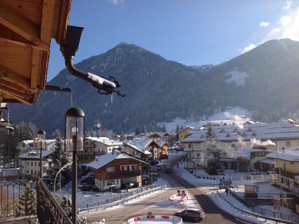 Hotel Ladinia Dolomites View Pozza di Fassa Exterior photo