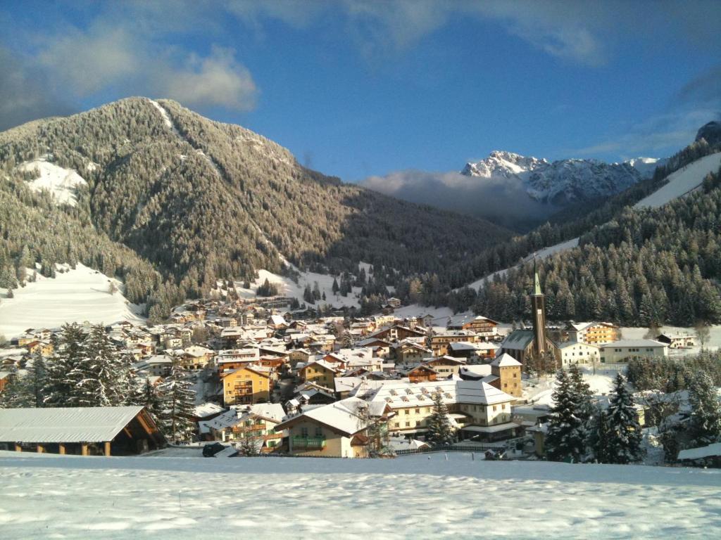 Hotel Ladinia Dolomites View Pozza di Fassa Exterior photo